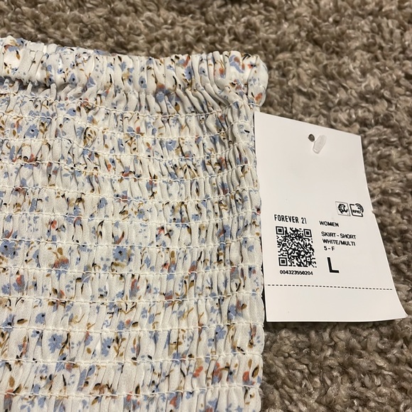 Forever 21 Womens 2 piece set NWT, size large, smocked with floral print - Picture 3 of 5